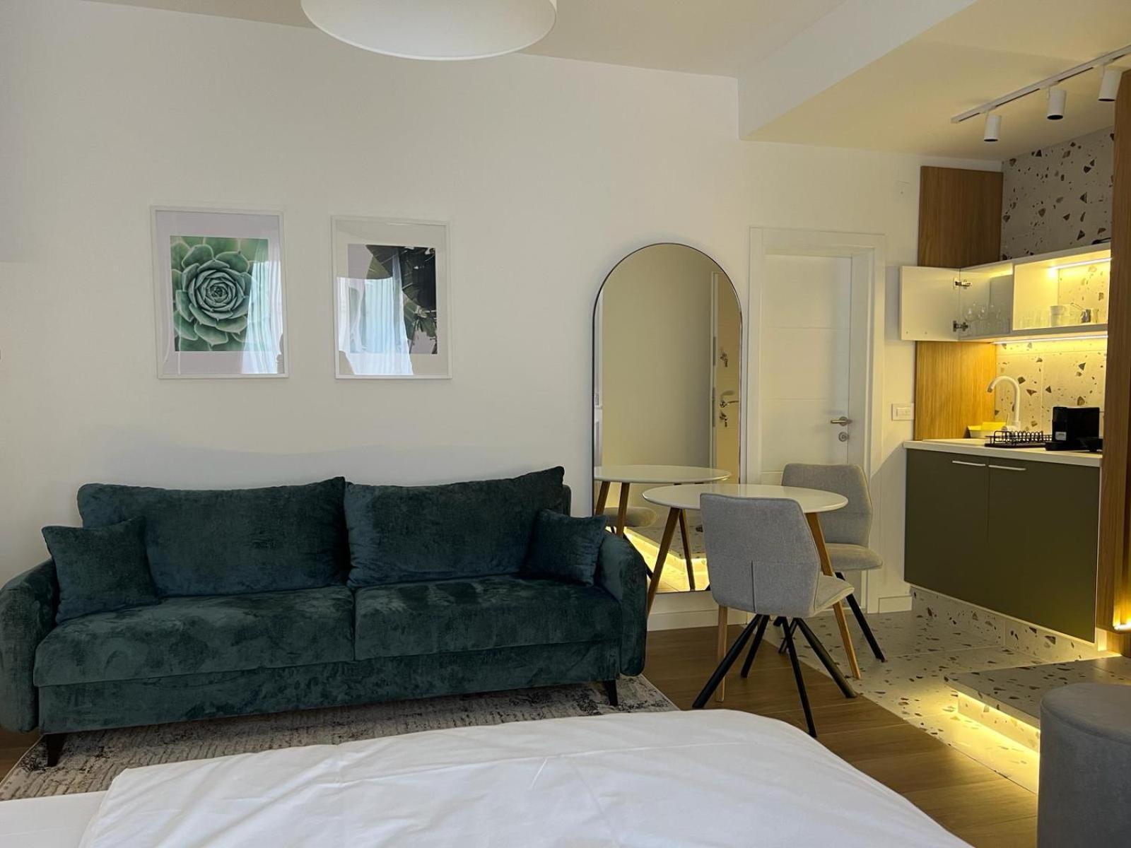 Red Riding Hood Apartment Beograd Ngoại thất bức ảnh